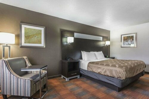 Гостиница Quality Inn & Suites Stuttgart North в Статгарте