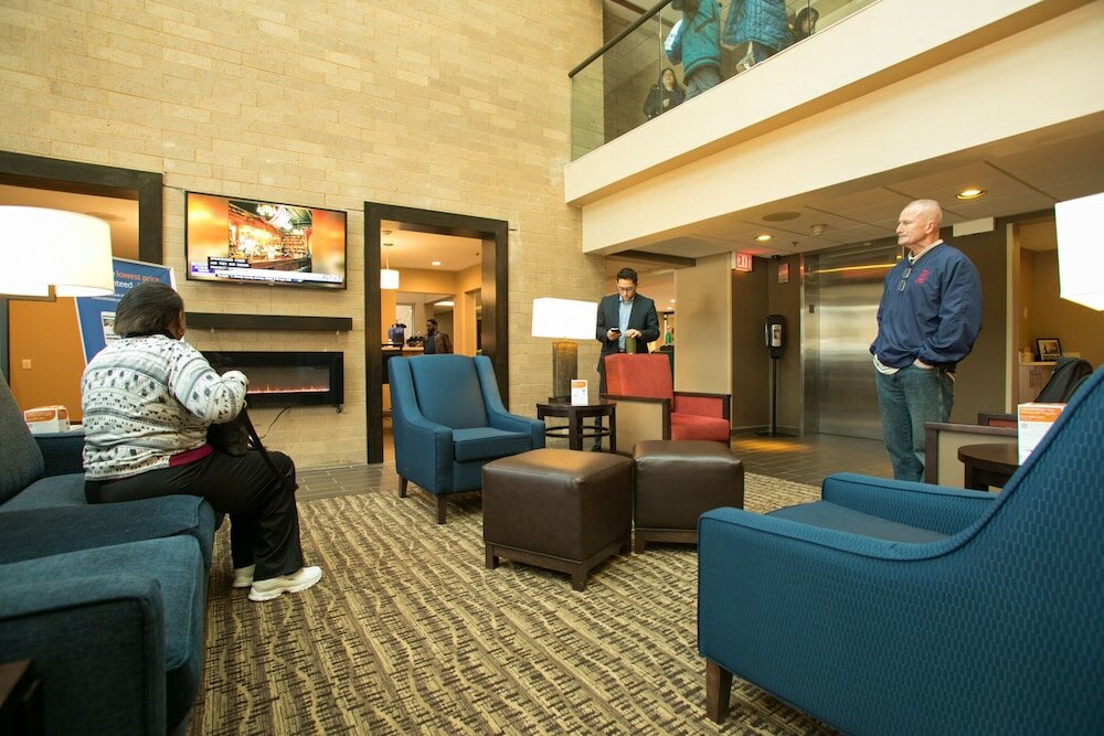 Фото Comfort Suites Oakbrook Terrace near Oakbrook Center