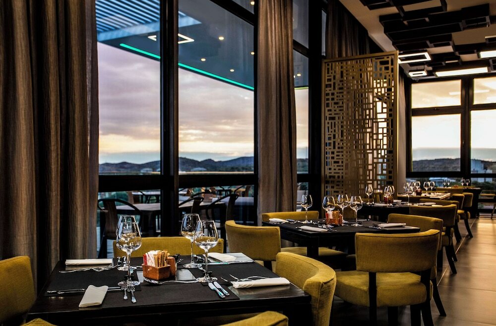 Фото Avani Windhoek Hotel & Casino