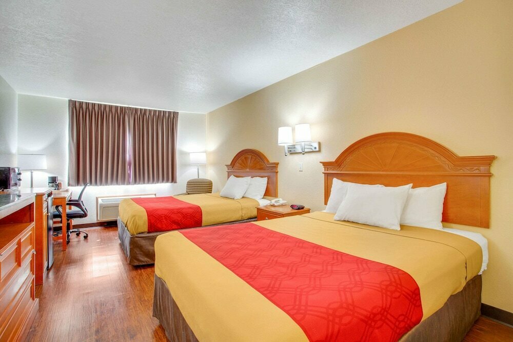 Hotel Econo Lodge Inn & Suites Albuquerque East I-40 Eubank Exit, Albuquerque, photo