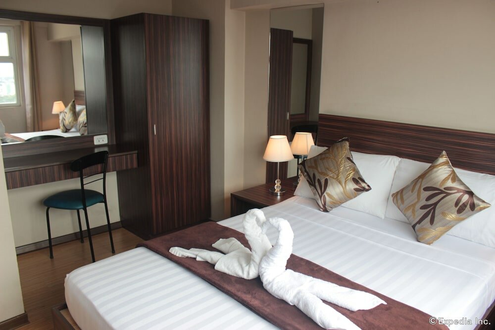 Фото Shaw Residenza Suites