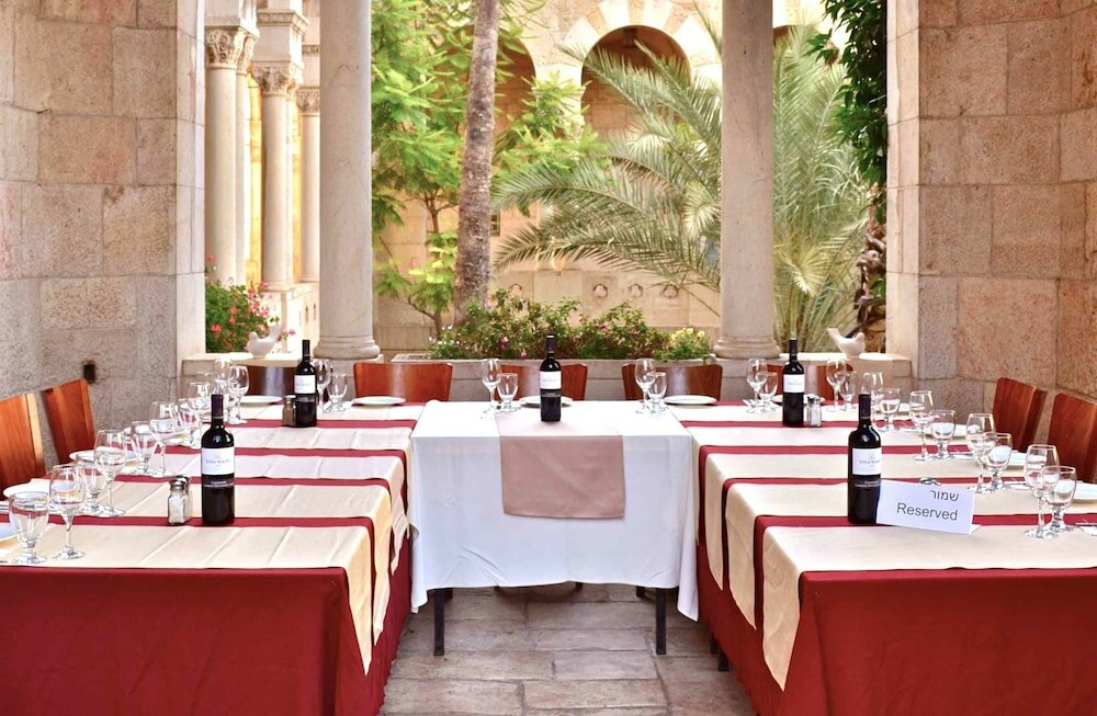 Фото Three Arches Hotel