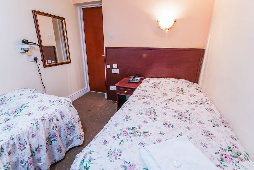 Фото Mandalay Picton House Hotel