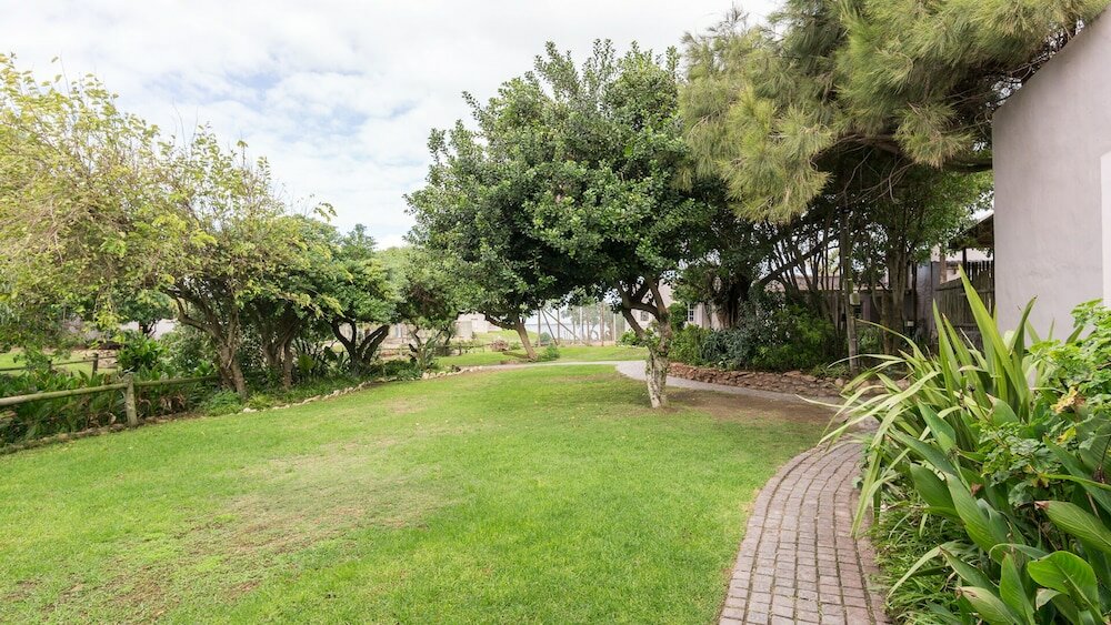 Фото Blue Bay Lodge