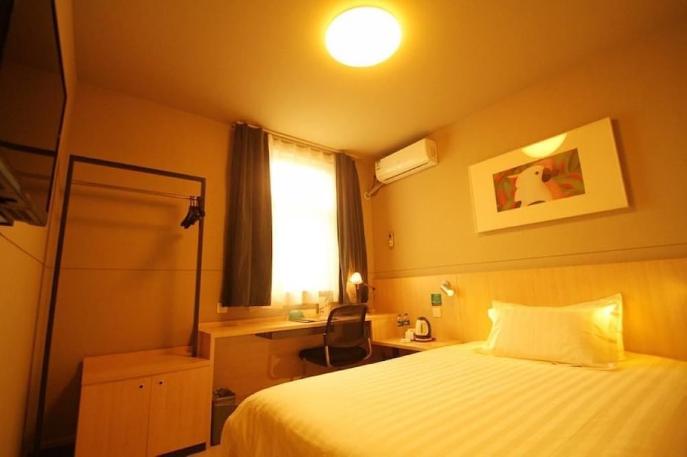 Фото Jinjiang Inn Changzhi Bayi Square