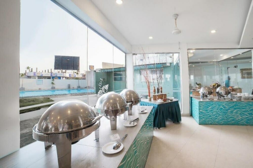 Фото Hikkaduwa Beach Hotel