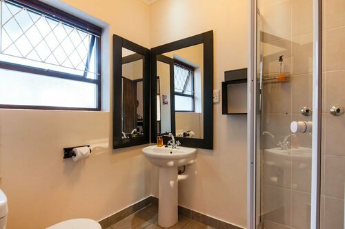 Гостиница Africa Beach B&b в Порт-Элизабет