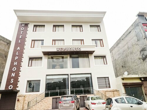Capital O 44117 Hotel Alphonso