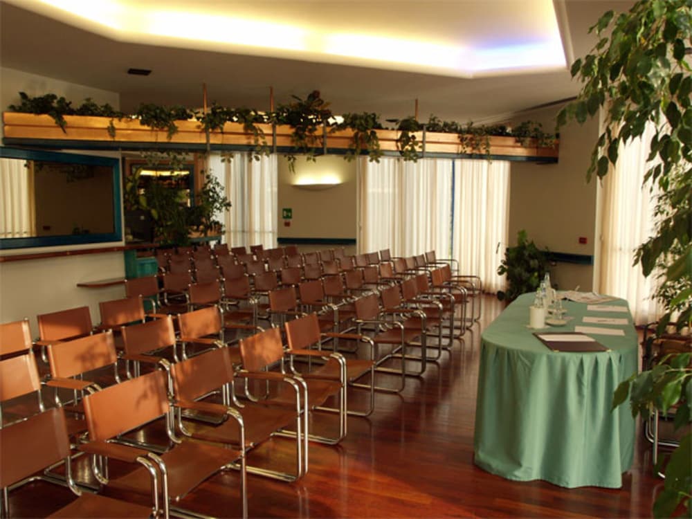 Фото Business Hotel