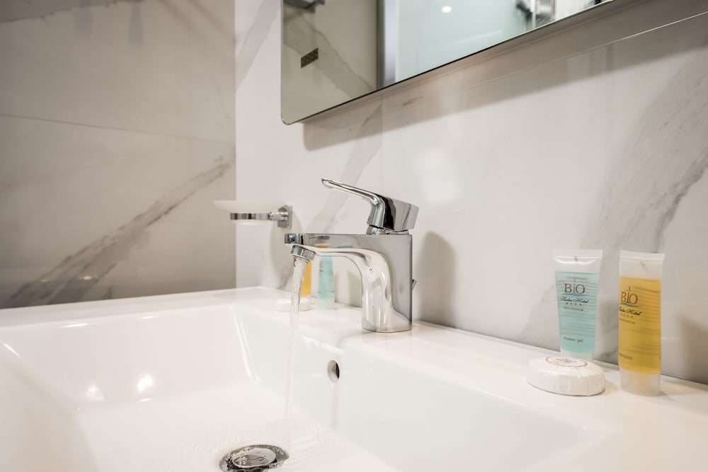 Фото Bio Suites Hotel