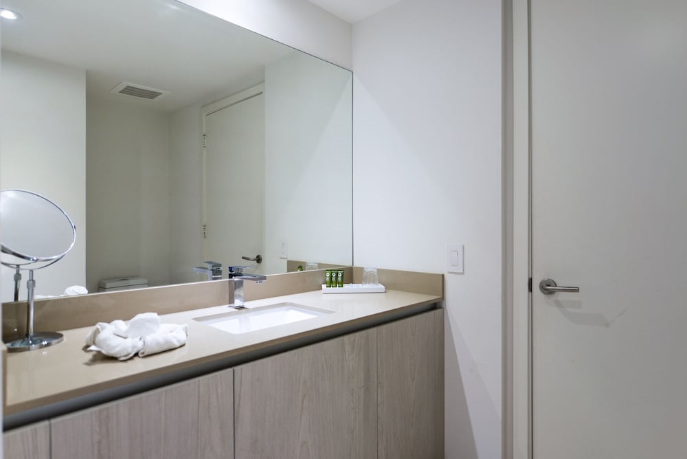 Фото Stunning ocean view condo in Hyde Beach