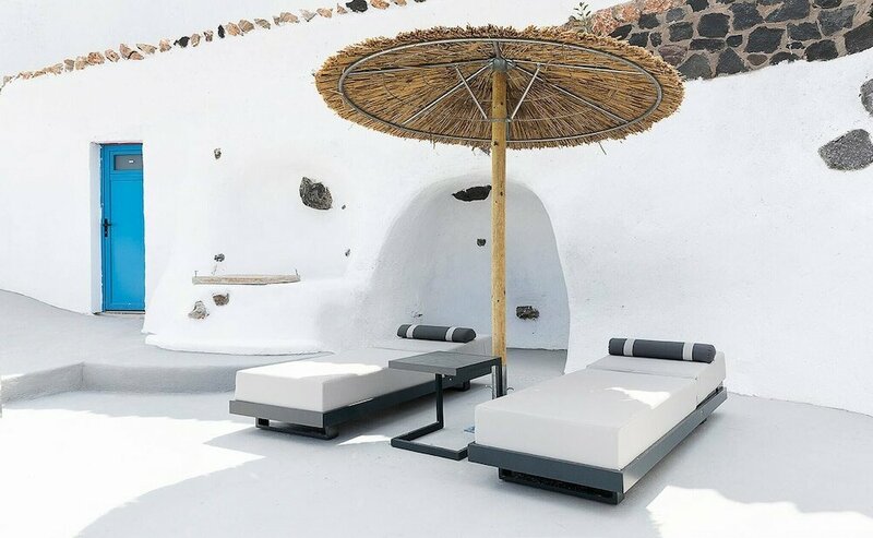Гостиница Suite Indoor Jacuzzi and Outdoor Jacuzzi в Фире