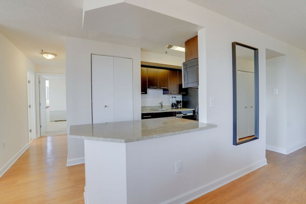 Фото Gorgeous Apt with Rooftop City View