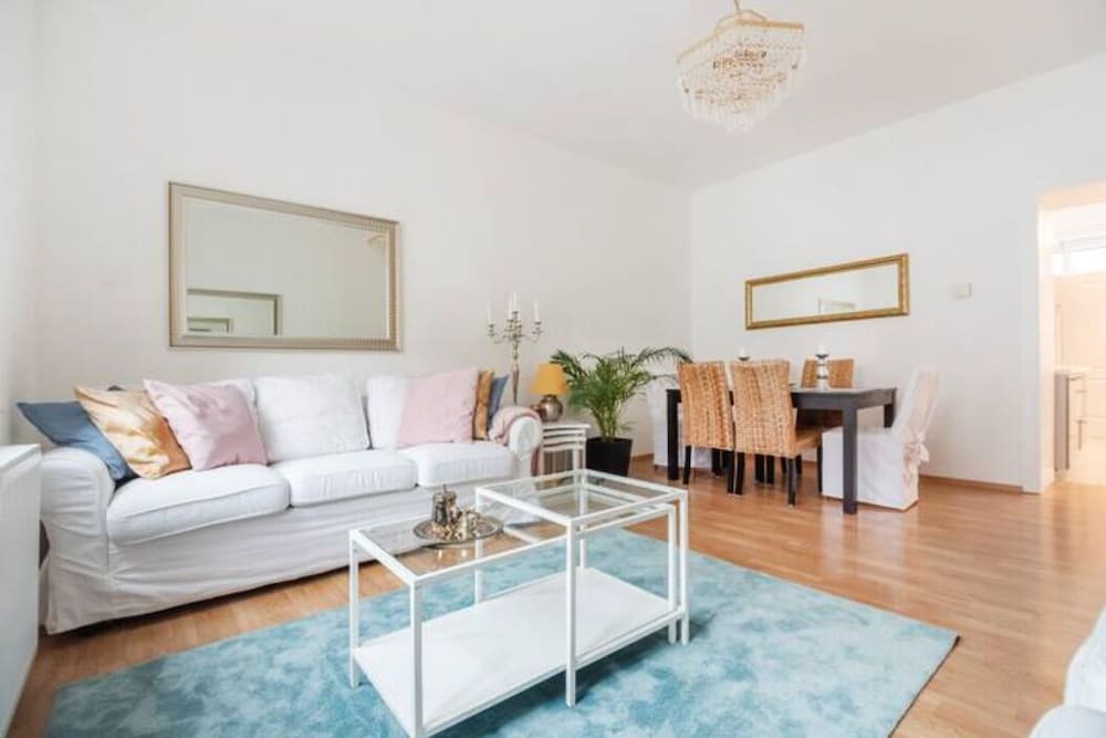 Фото City Apartment - 5 min to Metro