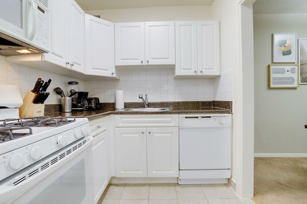 Фото Magnificent Condo Crystal City With Gym