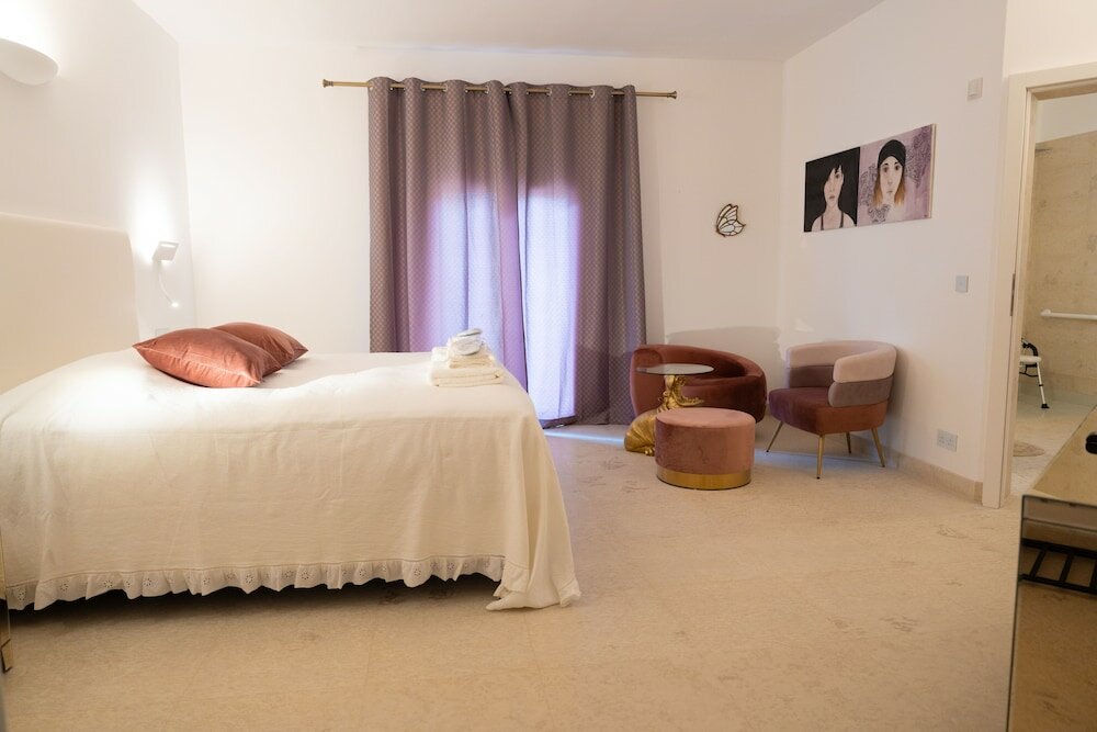 Фото The White Knight Premium Boutique Hotel