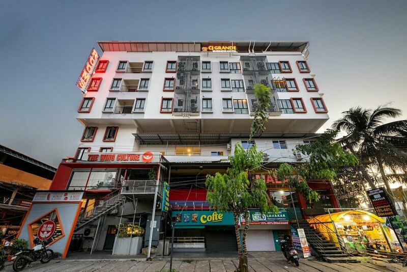 Гостиница C J Grande Business Hotel