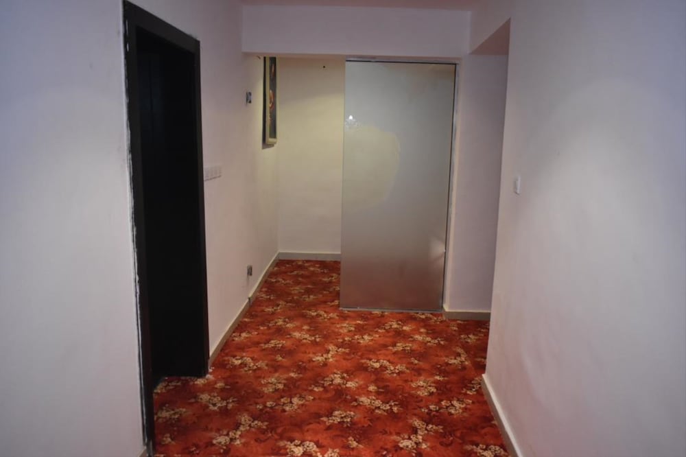 Фото Rush Lagos Hotel Suites And Launge