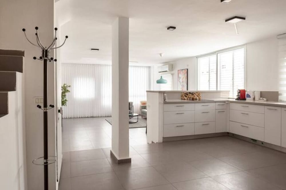 Фото Amazing Apt Bat-Yam Near Beach