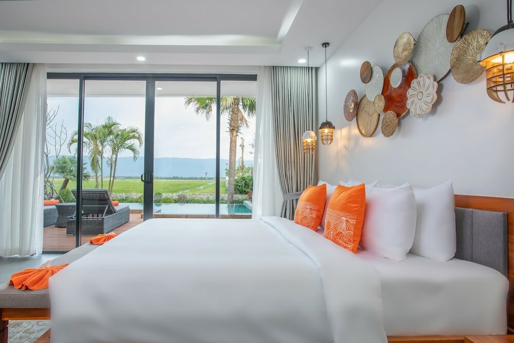 Фото Wonderland Suites and Resort