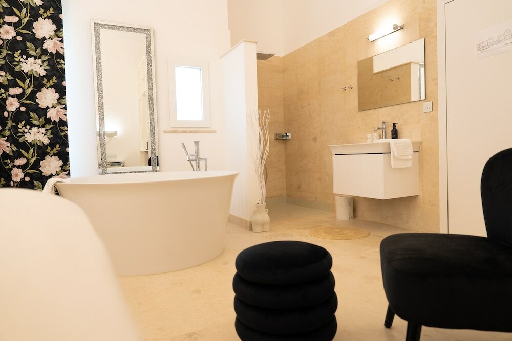 Фото The White Knight Premium Boutique Hotel