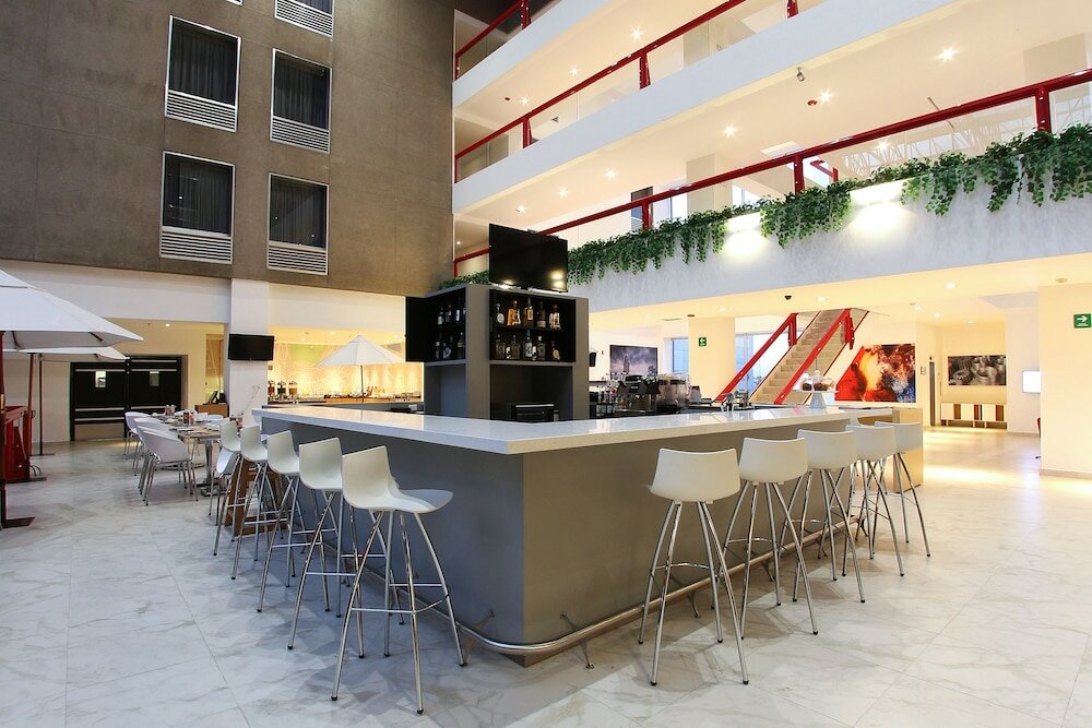 Фото Fiesta Inn Tlalnepantla