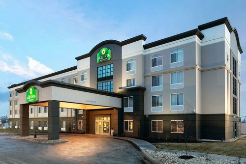 Гостиница La Quinta Inn & Suites by Wyndham Omaha Airport Downtown в Каунсил Блаффс