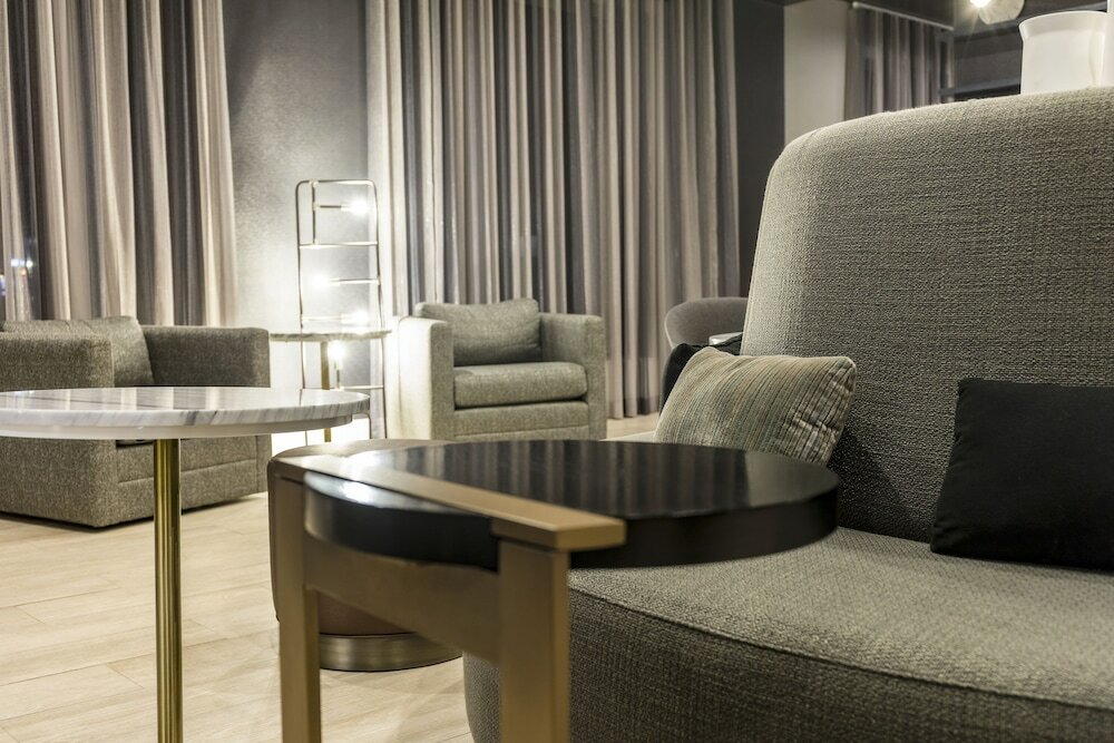 Фото Doubletree by Hilton Boston Logan Airport Chelsea