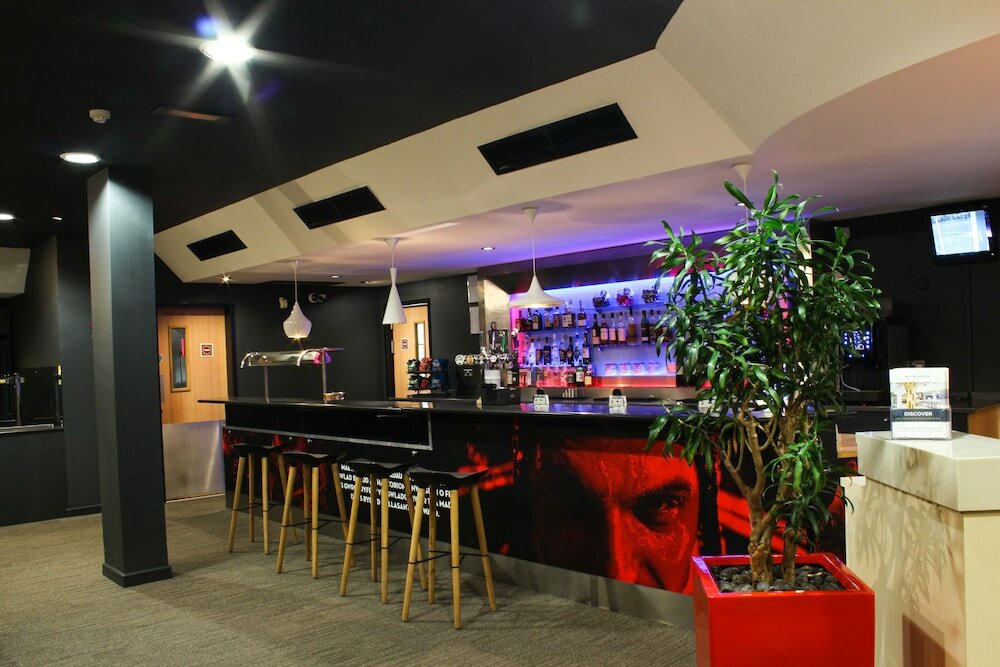 Фото Ibis Cardiff