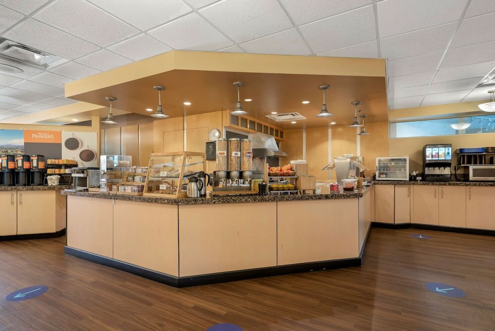 Фото Best Western Plus Fernie Mountain Lodge