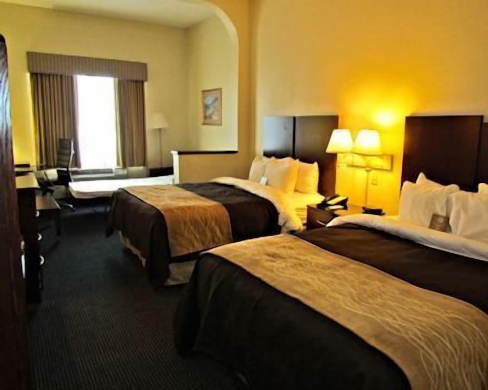 Фото Comfort Inn & Suites Ft. Jackson Maingate