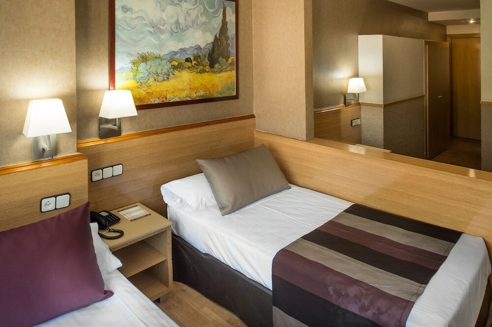 Фото Отель Catalonia Park Güell