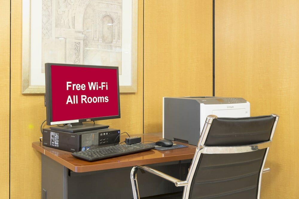 Фото Red Roof Inn Plus+ Columbus Downtown-Convention Center