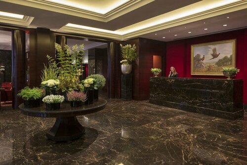 Гостиница Four Seasons Hotel London at Park Lane в Лондоне