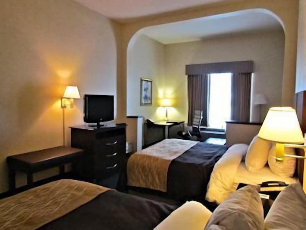 Фото Comfort Inn & Suites Ft. Jackson Maingate