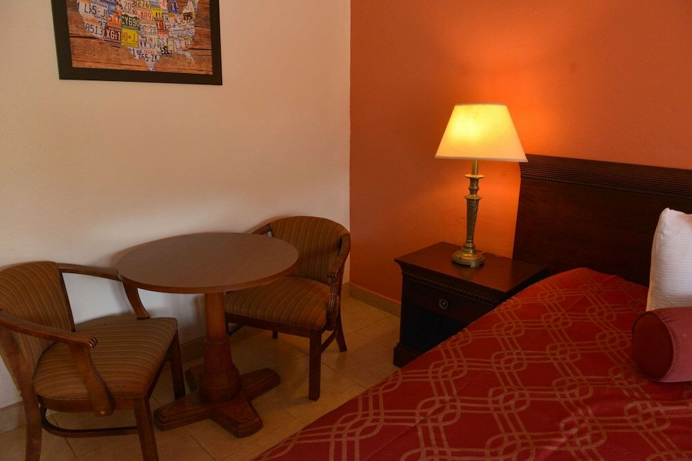 Фото Econo Lodge North