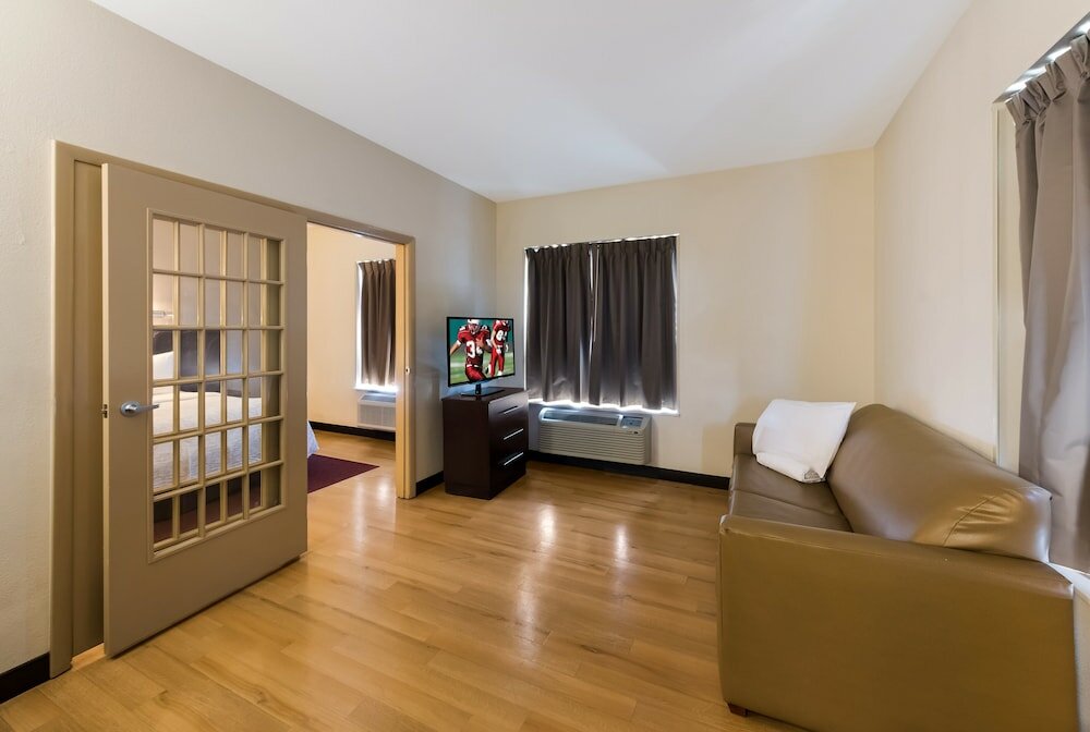 Фото Red Roof Inn Plus+ Columbus Downtown-Convention Center