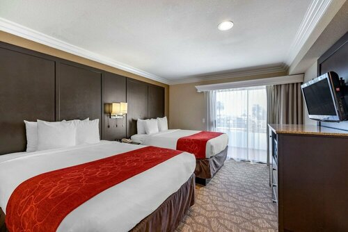 Гостиница Comfort Suites San Clemente Beach в Дана Поинт