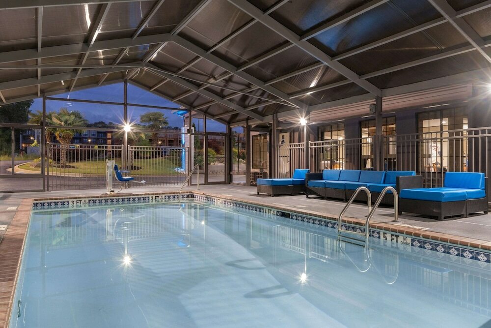 Фото Отель Spark by Hilton Atlanta Cumberland Ballpark