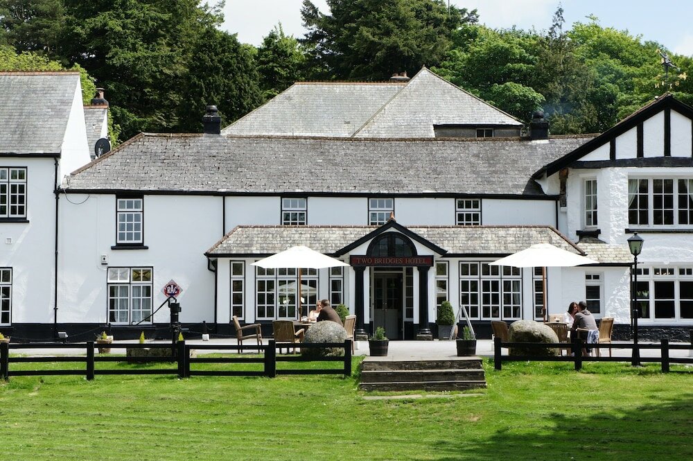 Фото Two Bridges Hotel