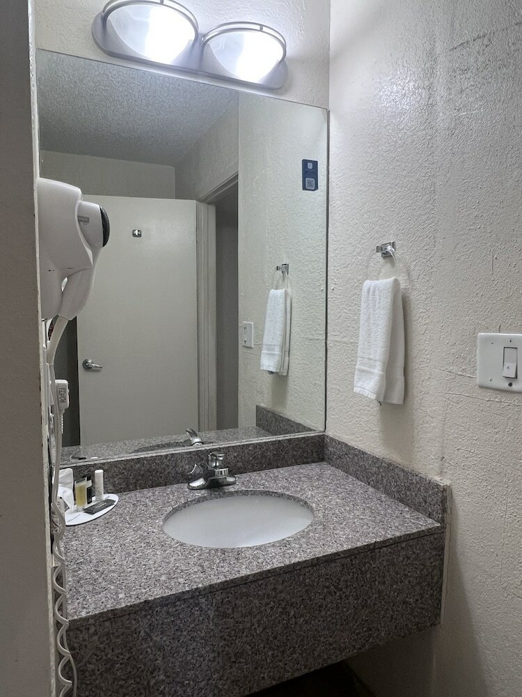 Фото Super 8 by Wyndham Ft Stockton