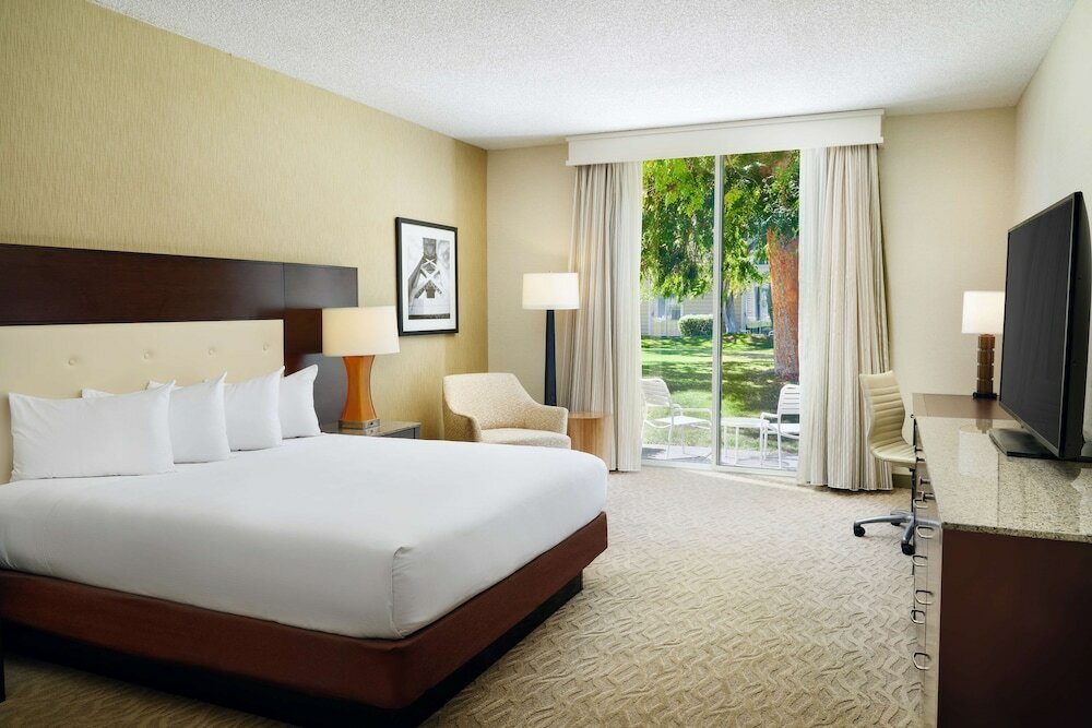 Фото Hilton Oakland Airport