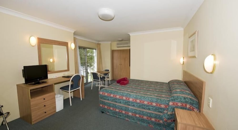 Фото Colonial Court Motor Inn