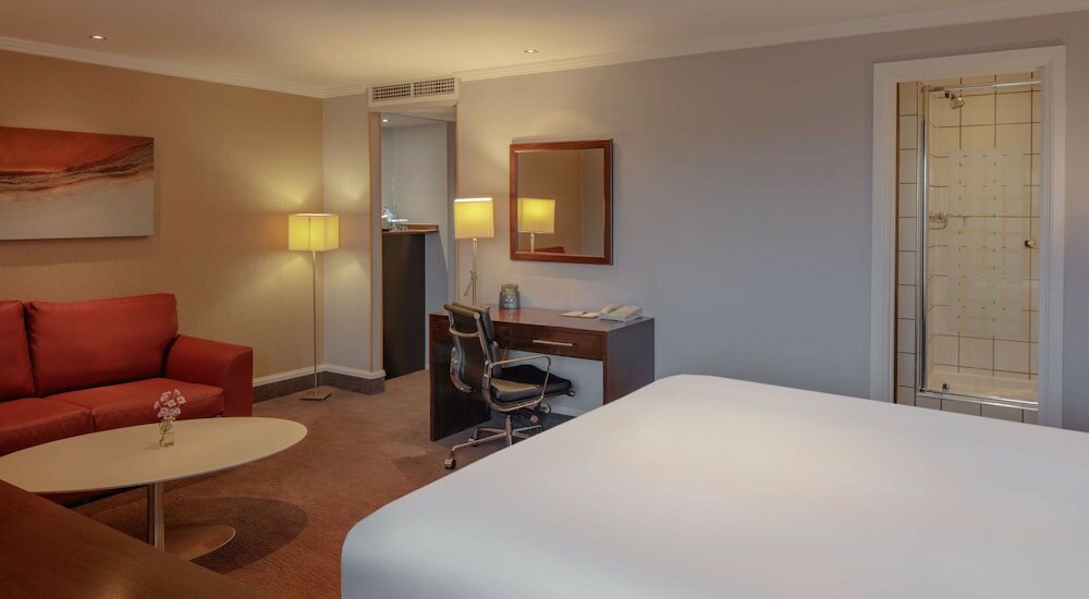 Фото DoubleTree by Hilton Bristol City Centre