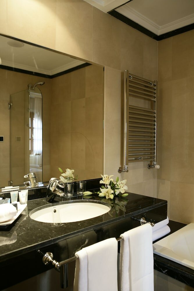 Фото Eugenia de Montijo, Autograph Collection