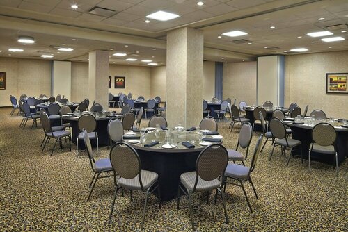 Гостиница Four Points by Sheraton Moncton в Монктоне