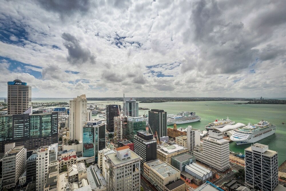 Фото Auckland Harbour Suites