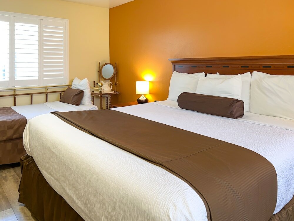 Фото The Old West Inn