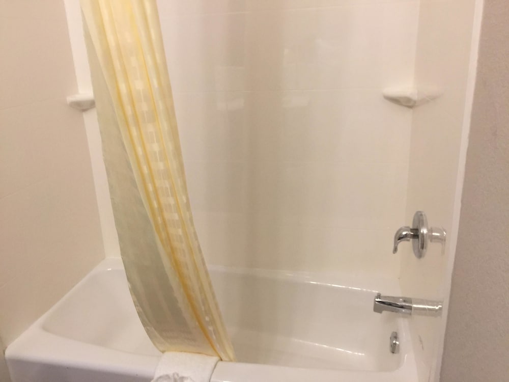 Фото SureStay Hotel by Best Western Brownsville