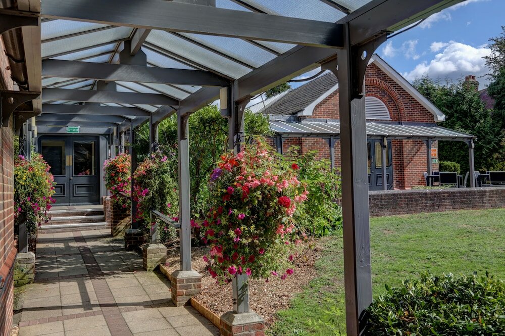 Фото Best Western Chilworth Manor Hotel